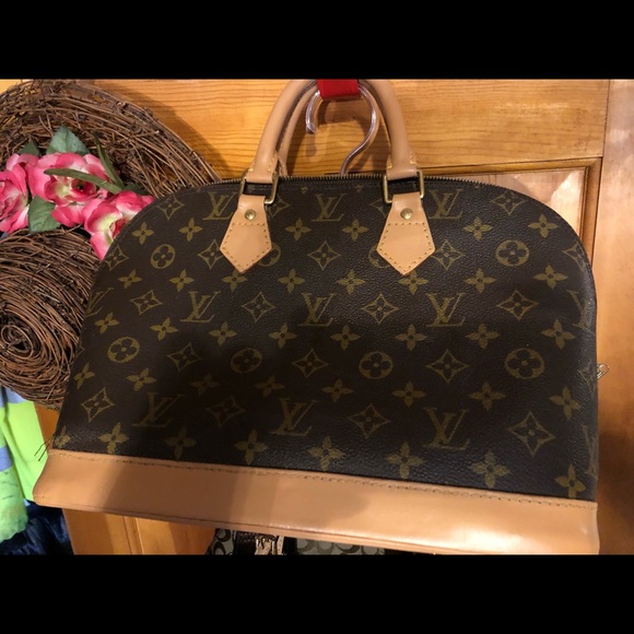 MK boots and purses all authentic. - Picture 7 of 8